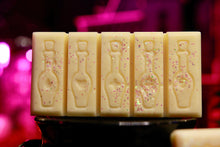 Load image into Gallery viewer, Wicked Spirits Wax Melt Snapbar (Banana scent)