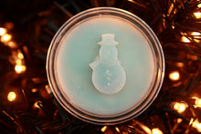 Load image into Gallery viewer, Frosty Snowman Wax Melt (Frankincense & Myrrh Scent)