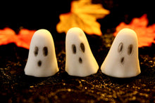Load image into Gallery viewer, 3 Grim Grinning 3D Ghost Wax Melts (3 Different scents) 35g each