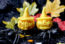 Load image into Gallery viewer, 3D Pumpkin Hat Wax Melts (Caramel Popcorn Scent)