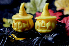 Load image into Gallery viewer, 3D Pumpkin Hat Wax Melts (Caramel Popcorn Scent)