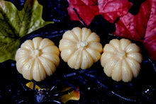 Load image into Gallery viewer, 3D Pumpkin Wax Melts (Buttery Pumpkin Pie Scent). Soy Pumpkin Wax Melts
