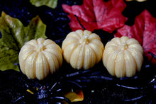 Load image into Gallery viewer, 3D Pumpkin Wax Melts (Buttery Pumpkin Pie Scent). Soy Pumpkin Wax Melts