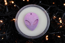 Load image into Gallery viewer, Aliens Exist Wax Melt (Inspired by a well known Alienated Perfume). Soy Wax Melt in a 45g Wax Melt Pot or 3D 20g Skull Wax Melts.