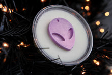 Load image into Gallery viewer, Aliens Exist Wax Melt (Inspired by a well known Alienated Perfume). Soy Wax Melt in a 45g Wax Melt Pot or 3D 20g Skull Wax Melts.