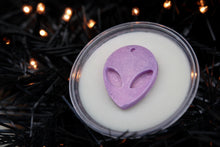 Load image into Gallery viewer, Aliens Exist Wax Melt (Inspired by a well known Alienated Perfume). Soy Wax Melt in a 45g Wax Melt Pot or 3D 20g Skull Wax Melts.