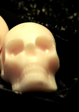 Load image into Gallery viewer, Starry Night Wax Melt (Fresh Cologne Scent) Soy Wax in a 45g Pot or 20g Skulls.