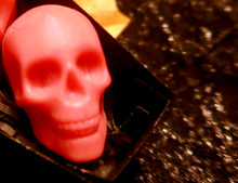 Load image into Gallery viewer, Smelly Cat Wax Melt (Berry Scent) Soy Wax in a 45g Pot or 20g Skulls.