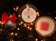 Load image into Gallery viewer, Unwrap Me Wax Melt (Spiced Cranberry &amp; Cinnamon Scent) look
