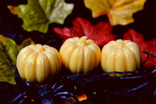 Load image into Gallery viewer, 3D Pumpkin Wax Melts (Buttery Pumpkin Pie Scent). Soy Pumpkin Wax Melts 
