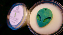 Load image into Gallery viewer, Social Rejects - Bronnie Inspired Wax Melt (Gin &amp; Cucumber Spritz Scent)
