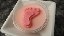 Load image into Gallery viewer, It&#39;s a Girl! Wax Melt (Sweet girly Baby Powder scent)
